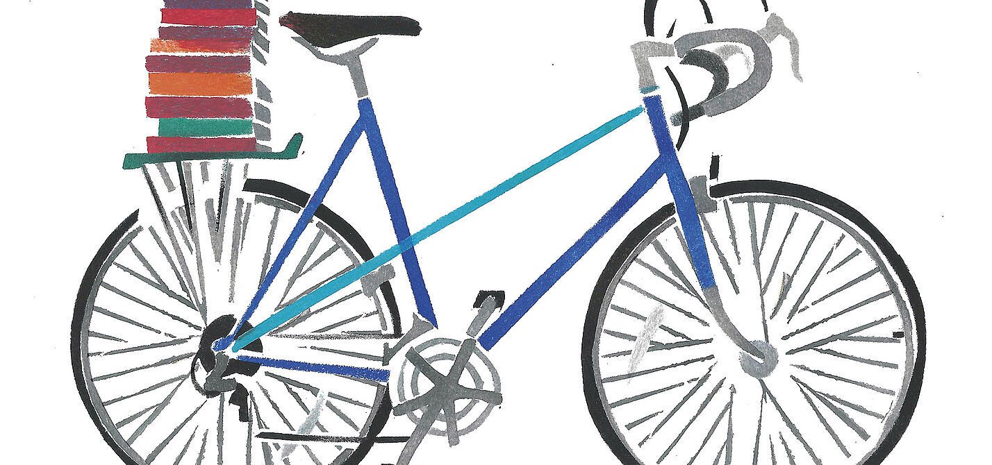 ADFC-Akademie-Fahrrad blaues Fahrrad mit Büchern auf dem Gepäckträger