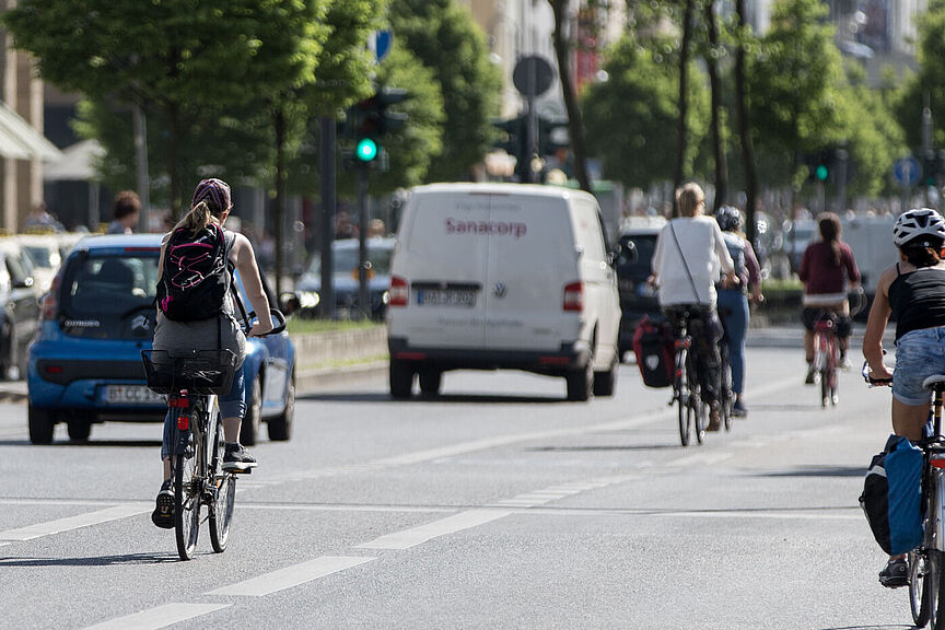 Radfahren in der Stadt. Radfahren in der Stadt.