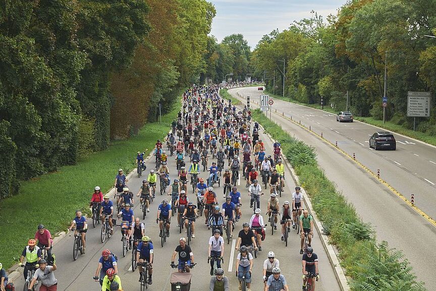 ADFC-Sternfahrt Stuttgart Viele Radfahrende bei der ADFC-Sternfahrt Stuttgart.
