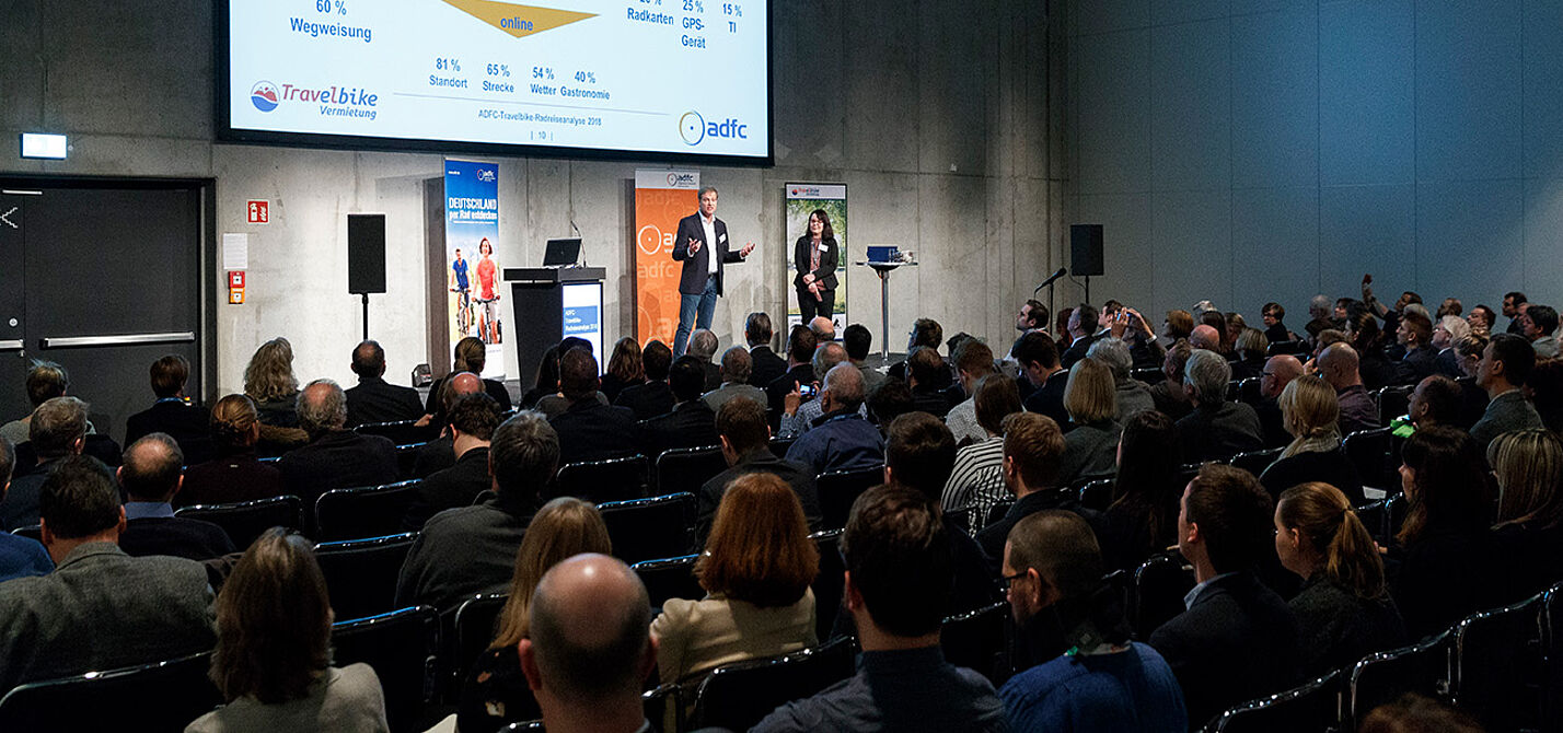 Präsentation der ADFC-Radreiseanalyse auf der Internationalen Tourismusmesse ITB in Berlin. Präsentation der ADFC-Radreiseanalyse auf der Internationalen Tourismusmesse ITB in Berlin.